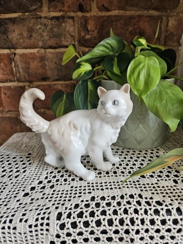 Nao lladro porcelain cat - nao,