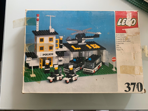 Vintage lego 370 - lego, police