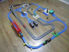 tomy trackmaster thomas the tank engine train set and thomas character trains