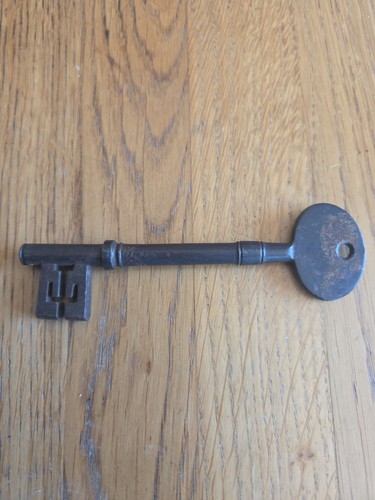 Antique cast iron heavy - , duty