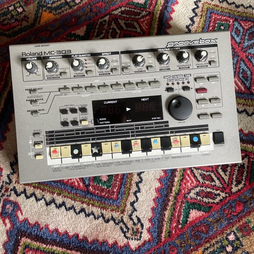 Roland 303 synthesizer - roland,