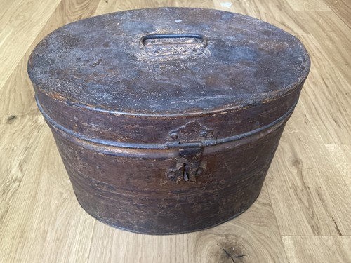 Antique hat box - box, /horse
