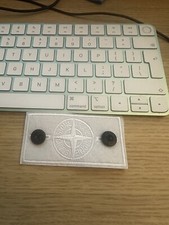 Stone Island  badge + 2 buttons New White sent by royal mail 48
