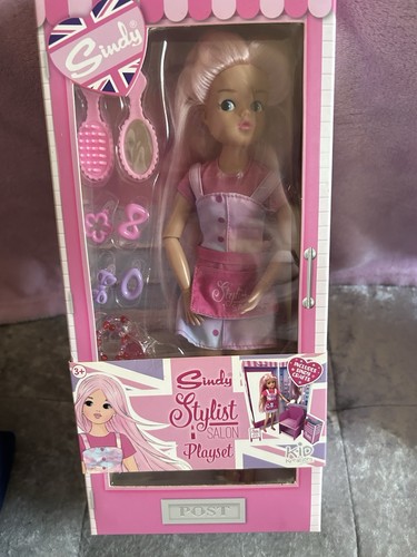 Sindy doll - stylist, salon