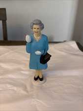 ✤ New KIKKERLAND Waving