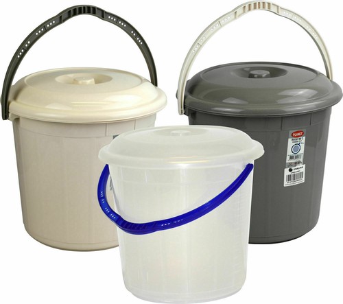 Plastic bucket with - lid, handle