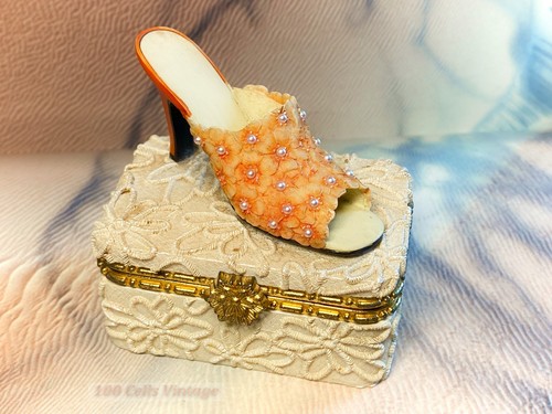 High heeled shoe - , leonardo