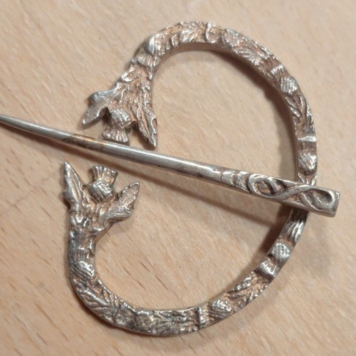 Vintage kilt pins brooches - kilt,