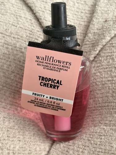 Bath and body works wallflower - body,