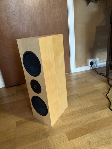 Linn trikan center speaker - center,