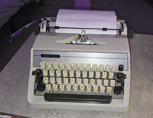 Adler gabriele typewriter - , 25