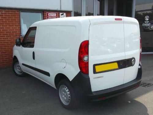 Pet world vauxhall combo - pet, van