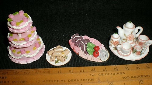 Vintage dolls house - dolls, furniture