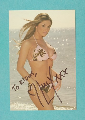 19556 lucy pinder model - pinder,