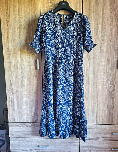 Laura ashley long - laura,