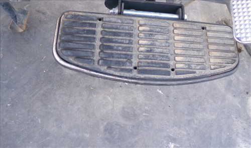 Right rear footrest daelim - right,