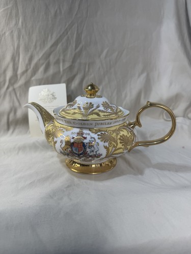 Queen elizabeth 2002 - 2002, golden