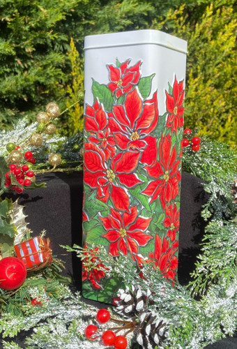 Churchills poinsettia biscuit - poinsettia,