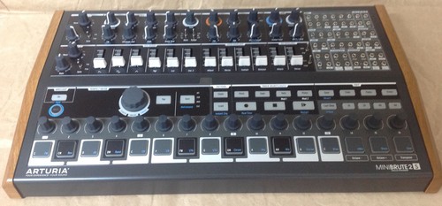 Arturia minibrute - 2s,