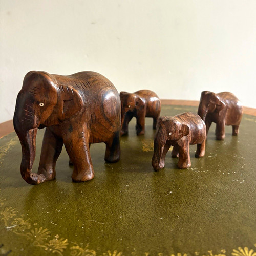 Set hand carved wooden - of,