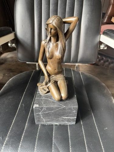 Nude girl statue - nude,