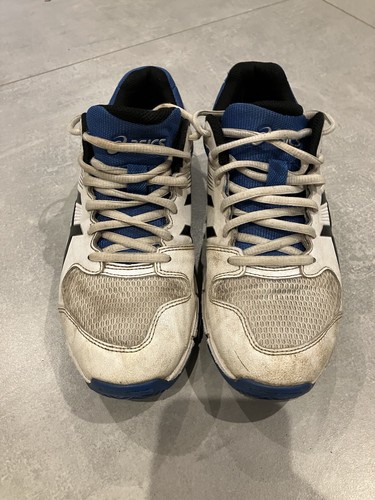 Asics cricket spikes - spikes., size