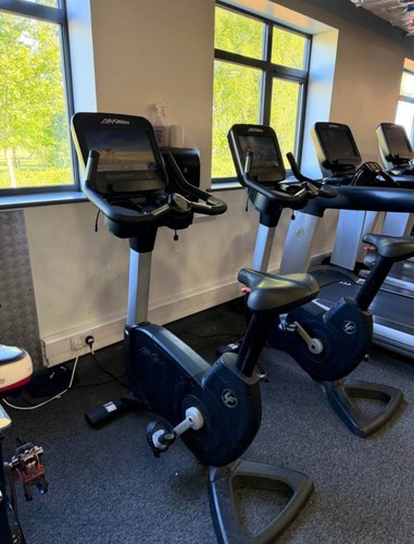 Life fitness 95c upright bike - life,