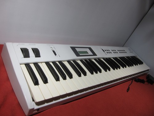 Korg white music - white,