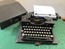 ROYAL TYPEWRITER WITH CASE