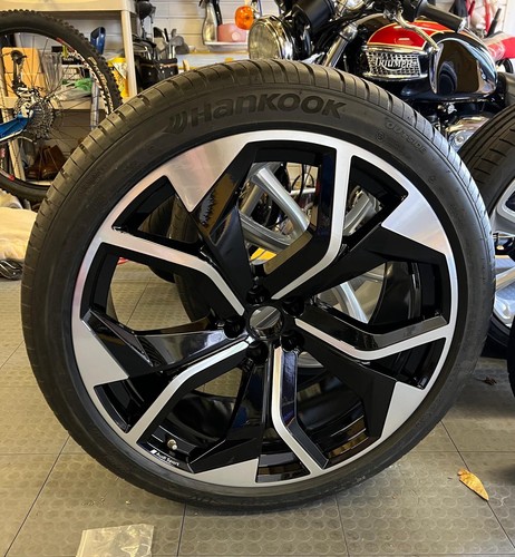 Audi rsq8 genuine - q8, 23”
