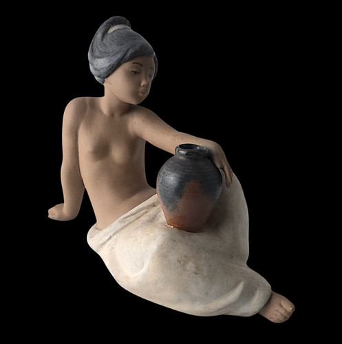 Lladro leticia matte - 'leticia, matte'