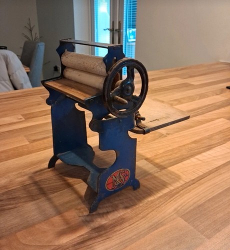 Vintage toy mangle - m&s,