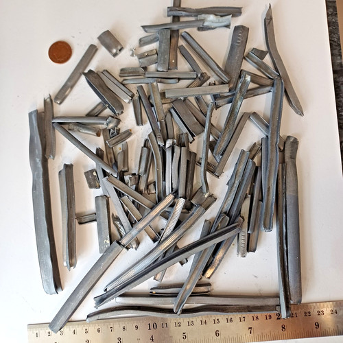 Rounded flat lead - &,