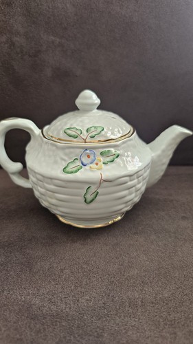 Beautiful vintage small crown - beautiful,