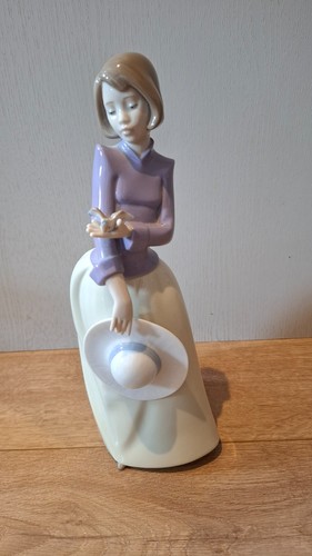 Nao lladro porcelain - by,
