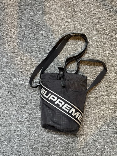 Supreme logo shoulder bag - supreme, 3d