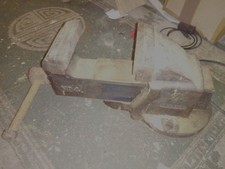 Large heavy duty vice.
