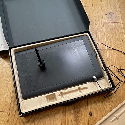 Wacom intuos touch - wacom,