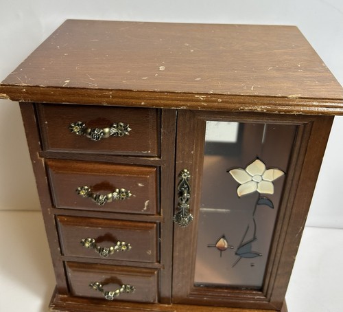 Wooden jewelry box - ,