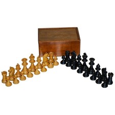 LOVELY SMALL ANTIQUE VICTORIAN 1860 STAUNTON PATTERN CHESS SET IN ORIGINAL BOX