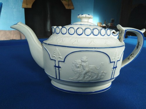 Castleford teapot 1810 - castleford, teapot,