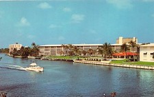 DEERFIELD BEACH FLORIDA CABIN CRUISER BOAT ON INLAND WATERWAY POSTCARD 1960s