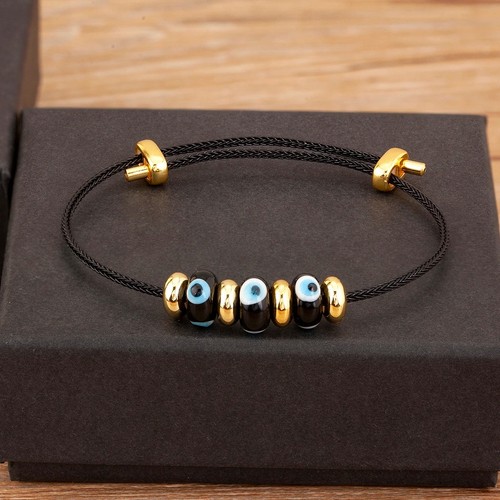 Lucky red string bracelet - red,
