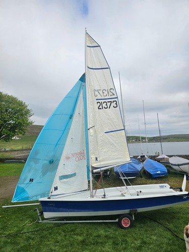 Laser 2000 sailing dinghy - ,