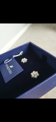 Swarovski stud earrings new - new, in