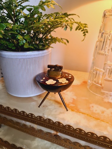 Vintage table lighter - table,