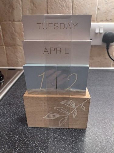 Wooden perpetual desk - wooden, calendar
