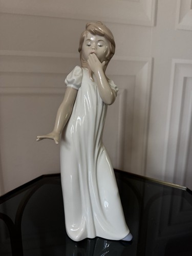 Porcelain figurine the young - the,