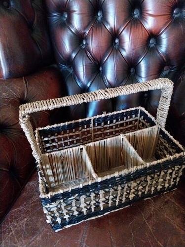 Wicker basket bottle carrier - /,