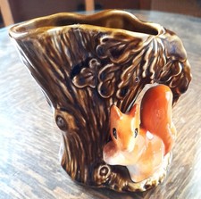 Sylvac Squirrel in Tree Trunk Vase 11 cm High. No 4233. With Sylvac Sticker